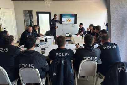 Gemi adamlarına yangın eğitimi