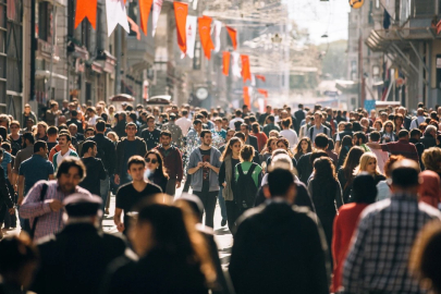 Türkiye yaşlanıyor: Genç nüfus oranı 85 yılın en düşük seviyesinde!