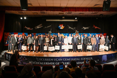 Gençler Kızıl Elma Sahnesinde devleşti