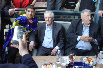 Aziz Yıldırım Yalova’da taraftarla buluştu