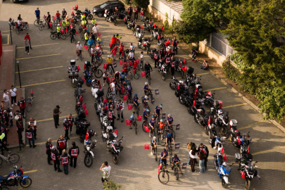 Motosikletçiler korteje renk kattı