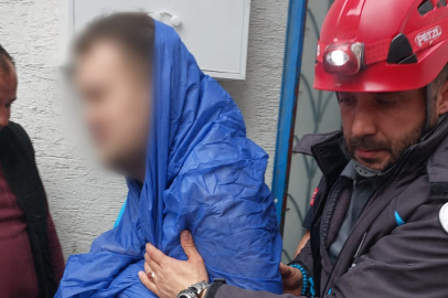 Sugören’de akıl almaz kaza! Odunlukta mahsur kaldı