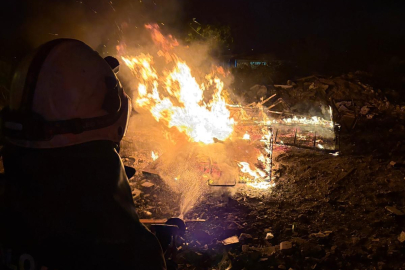 Yalova’da korkutan çöp yangını güçlükle söndürüldü
