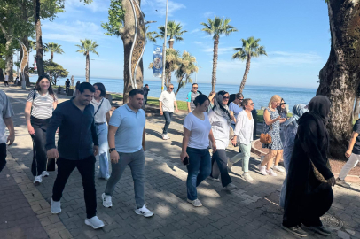 Hareketli yaşama yürüyerek dikkat çektiler