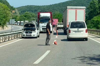 Süpürgelik’te arızalanan araç Yalova yolunu kilitledi