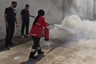 Yalova İtfaiyesi'nden Kızılay personeline yangın güvenliği eğitimi