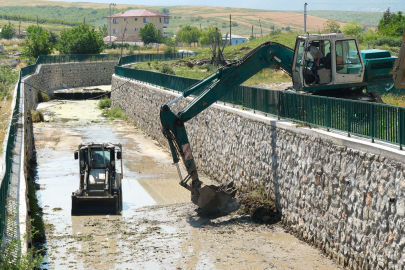 Çiftlikköy’ün Kazımiye ve Gacık Dereleri temizleniyor