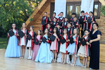 Yalova Bahçeşehir’in 4/C öğrencilerinden muhteşem mezuniyet gecesi
