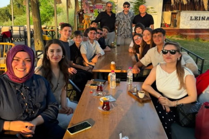 Yalova birincisi olan genç tiyatrocular akşam yemeğinde buluştu