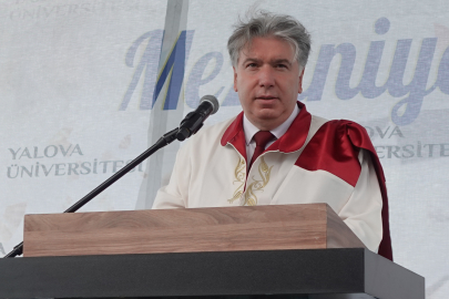 Yalova Üniversitesi mezunları Atatürk Stadyumu’nda kep attı