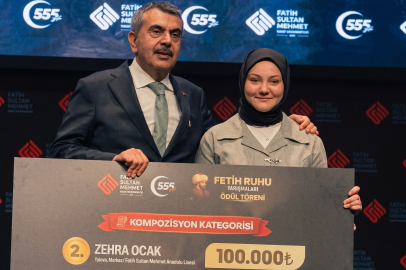 Yalovalı öğrenci ödülünü Milli Eğitim Bakanından aldı