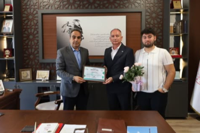 13. Geleneksel Yeşilay Bisiklet Turu’na katkı sağlayanlara plaket takdim edildi