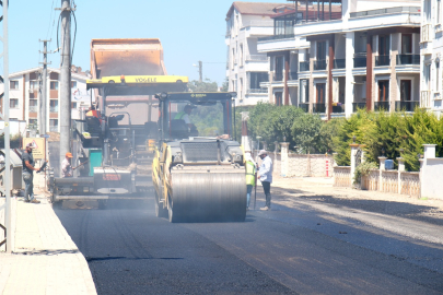 Çiftlikköy’de yol ve kaldırımlarda hummalı çalışma