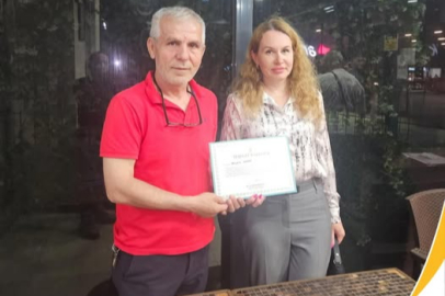 AK Parti Çiftlikköy'de yeni üyelere teşekkür belgesi takdim edildi