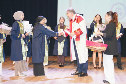 Hukuk Fakültesi mezunları diploma aldı