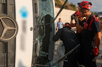 Yalova’da beton mikseri devrildi! Sürücü kabinde sıkıştı