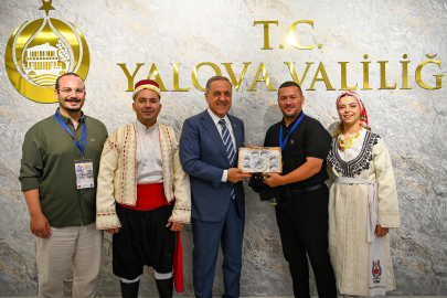 Konuk Halk Dansları ekipleri Vali Usta’yı ziyaret etti