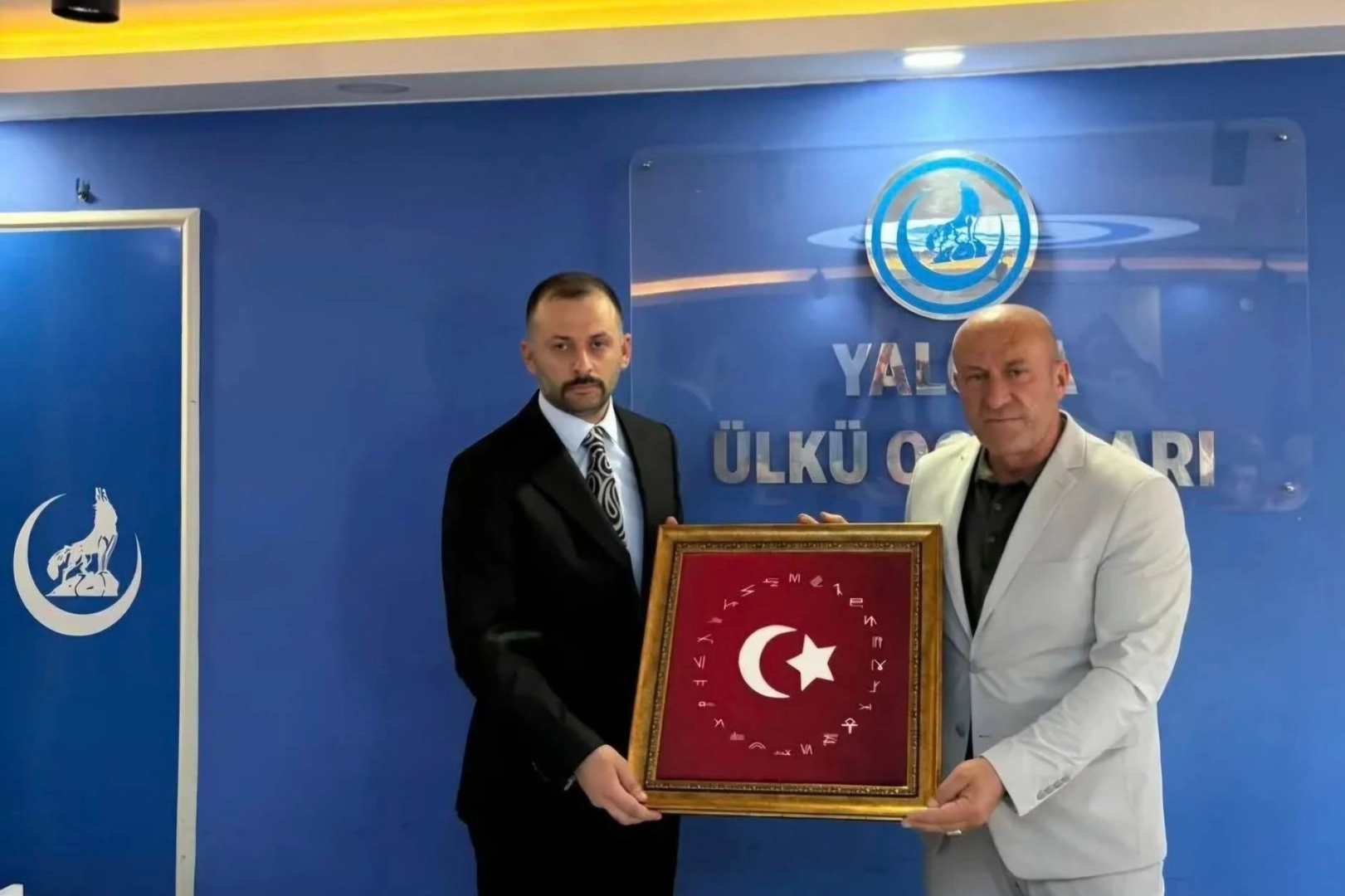 MHP'li Deviren'den Ülkü Ocakları'na ziyaret