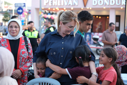 Fazlaca aşure pişirip vatandaşlara ikram etti