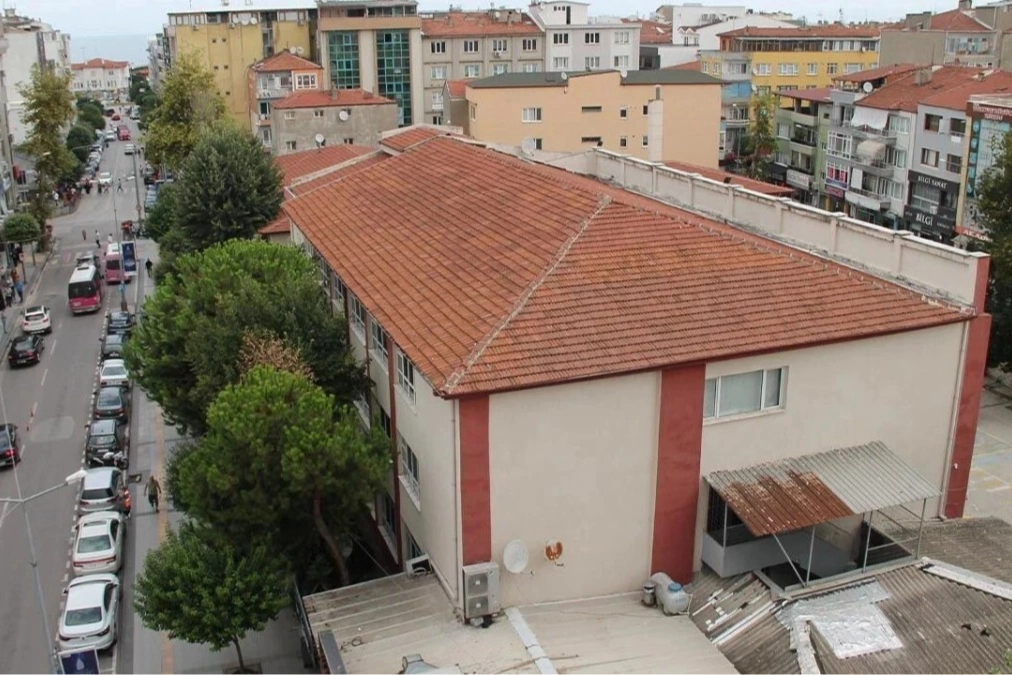 Yalova Belediye Meclisi Atatürk İlkokulu alanını plansız bıraktı