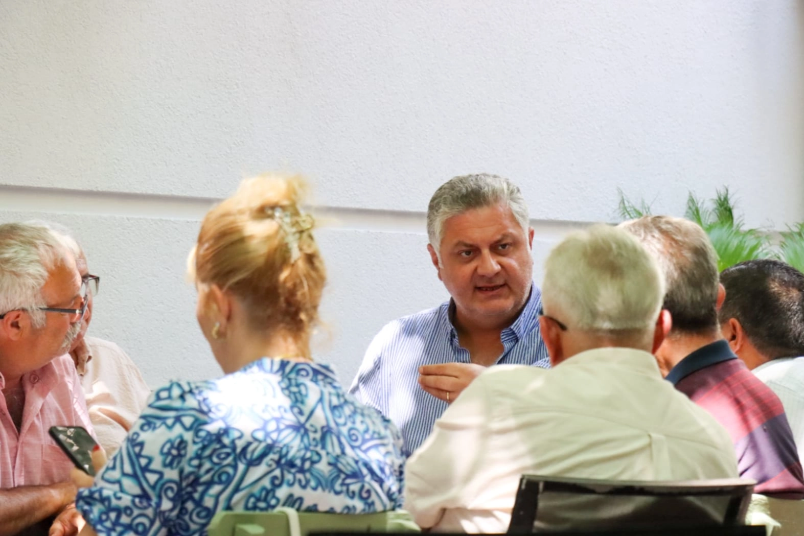 Başkan Gürel, mahalle muhtarlarıyla Engelsiz Kafe'de bir araya geldi