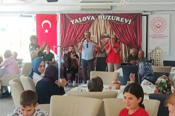 TEMAD Yalova'dan huzurevinde anlamlı doğum günü kutlaması