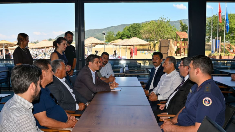 kocadere-plajina-mavi-bayrak-cekildi-3-1783938852-542-x750.jpeg