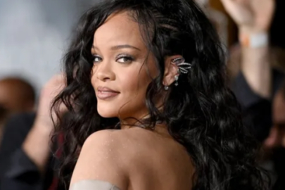 Rihanna sahnelere geri dönüyor! Ünlü şarkıcı sahnede müjdeyi verdi
