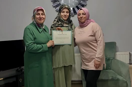 AK Parti Çiftlikköy Kadın Kolları yeni üyelere teşekkür belgesi verdi