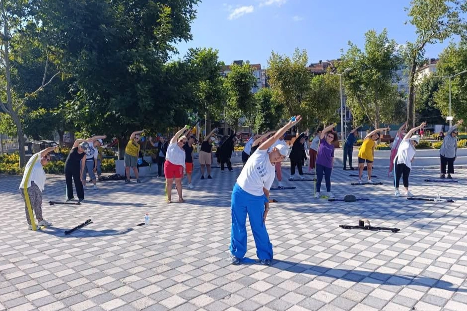 Çınarcıklı kadınlar yeni güne sporla başladı