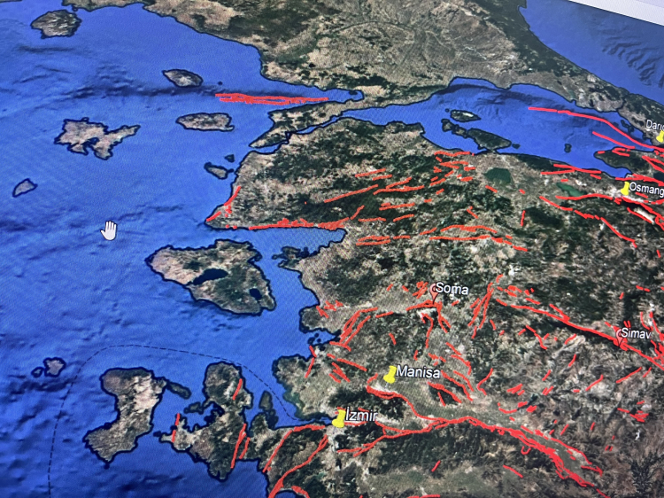 sener-usumezsoy-naci-gorur-un-deprem-aciklamalarina-karsi-cikti-3-1784275989-152-x750.jpeg