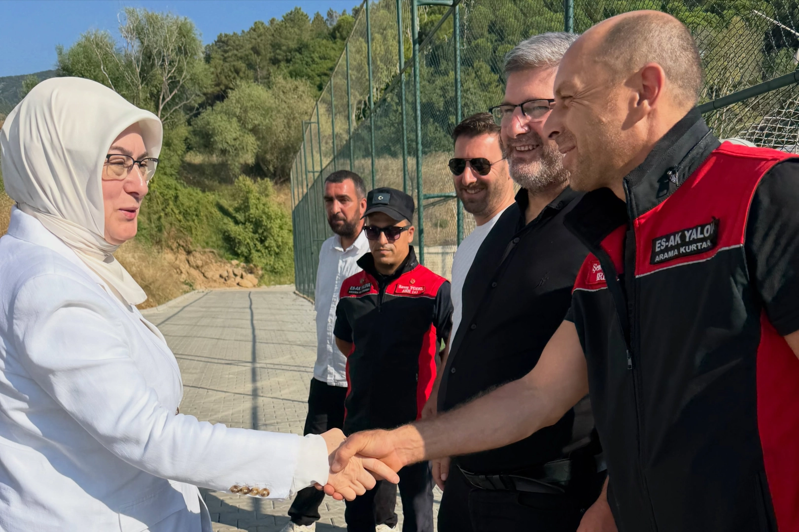 AK Parti Yalova Milletvekili Meliha Akyol, ES-AK'ı ziyaret etti