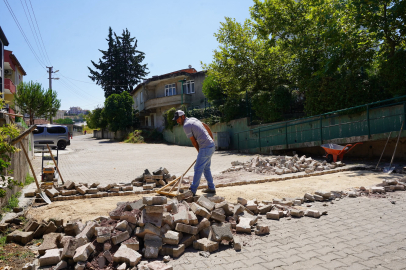 Yalova’da bin 300 metrekare parke taş döşendi