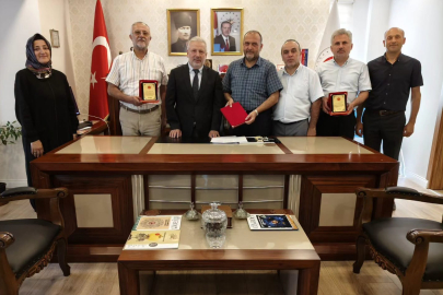 Plaketlerle yeni görevlerine uğurlandılar