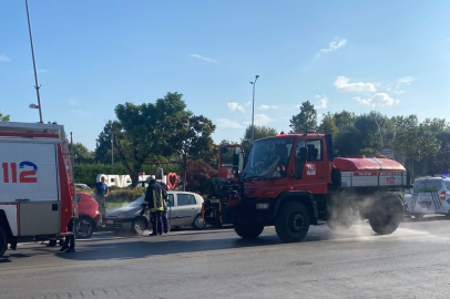 Park halindeki araçtan bir anda dumanlar yükseldi