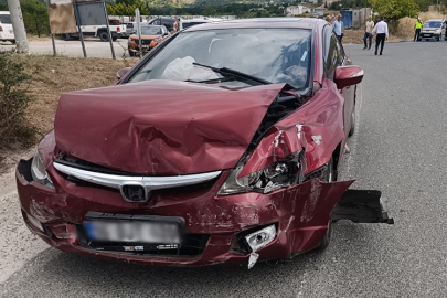 Yalova yolunda otomobil kamyonete çarptı! 3 yaralı