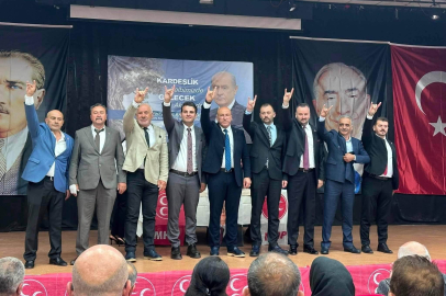 MHP Merkez İlçede bayrak değişimi