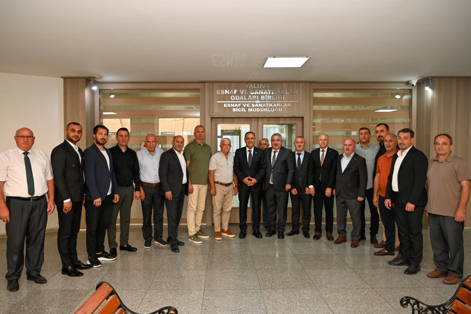 Vali Usta Yalova esnafıyla bir araya geldi