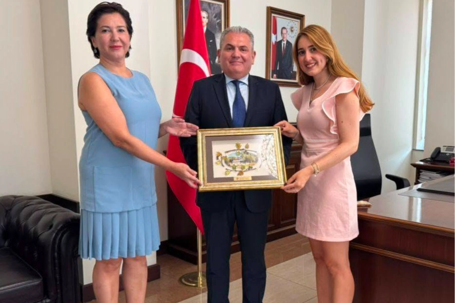 Ayşen Tüzünataç’tan Gence Başkonsolosluğu’na ziyaret