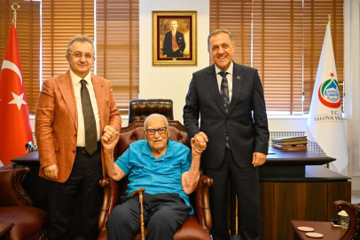 Vali Usta 102 yaşındaki asırlık çınarı makamında ağırladı