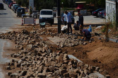 Armutlu’da kaldırımlar yenileniyor