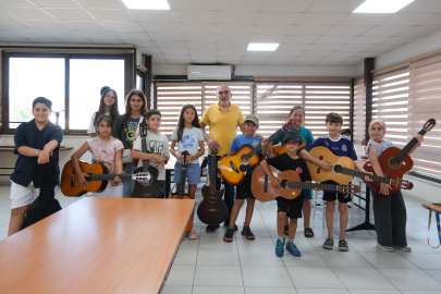 Çiftlikköylü gençler Gitar Kursuyla müziğe adım atıyor