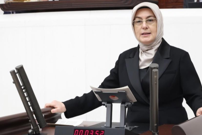 Meliha Akyol kazadan kurtulan yarbay pilotu hastanede ziyaret etti