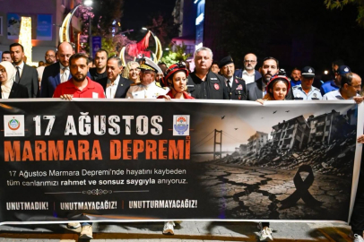 Deprem şehitleri 27. yıldönümünde dualarla anıldı