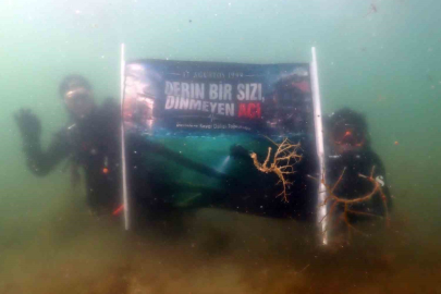 Deprem şehitleri Marmara Denizi’nin derinliklerinde anıldı