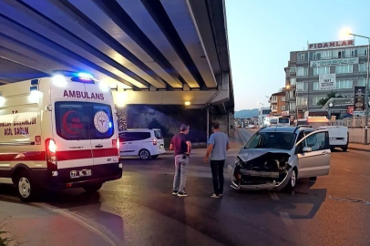 Yalova’da yolcu minibüsü ile otomobil çarpıştı! 1 hafif yaralı
