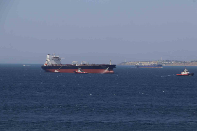 Yalova’dan giden dev tanker Çanakkale Boğazı'nda arızalandı