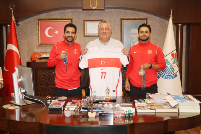 Başkan Gürel, şampiyon sporcuları ağırladı