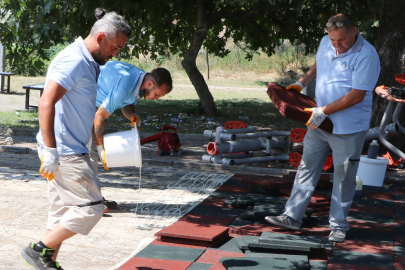 Çiftlikköy’de çocuk parkları bakımdan geçiyor