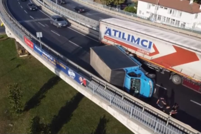 Yalova’da kamyon devrildi! 3 yaralı